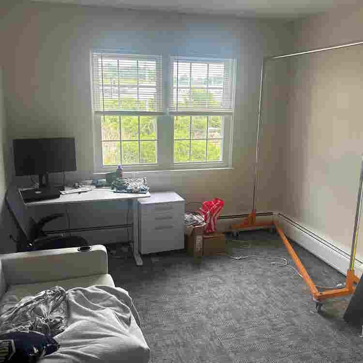 Looking for Roommate