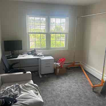 Looking for Roommate
