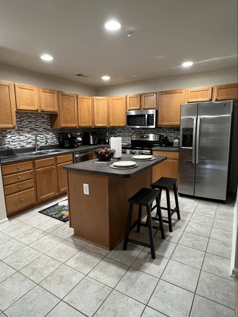 Looking for roommate