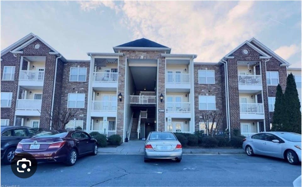 Looking for roommate