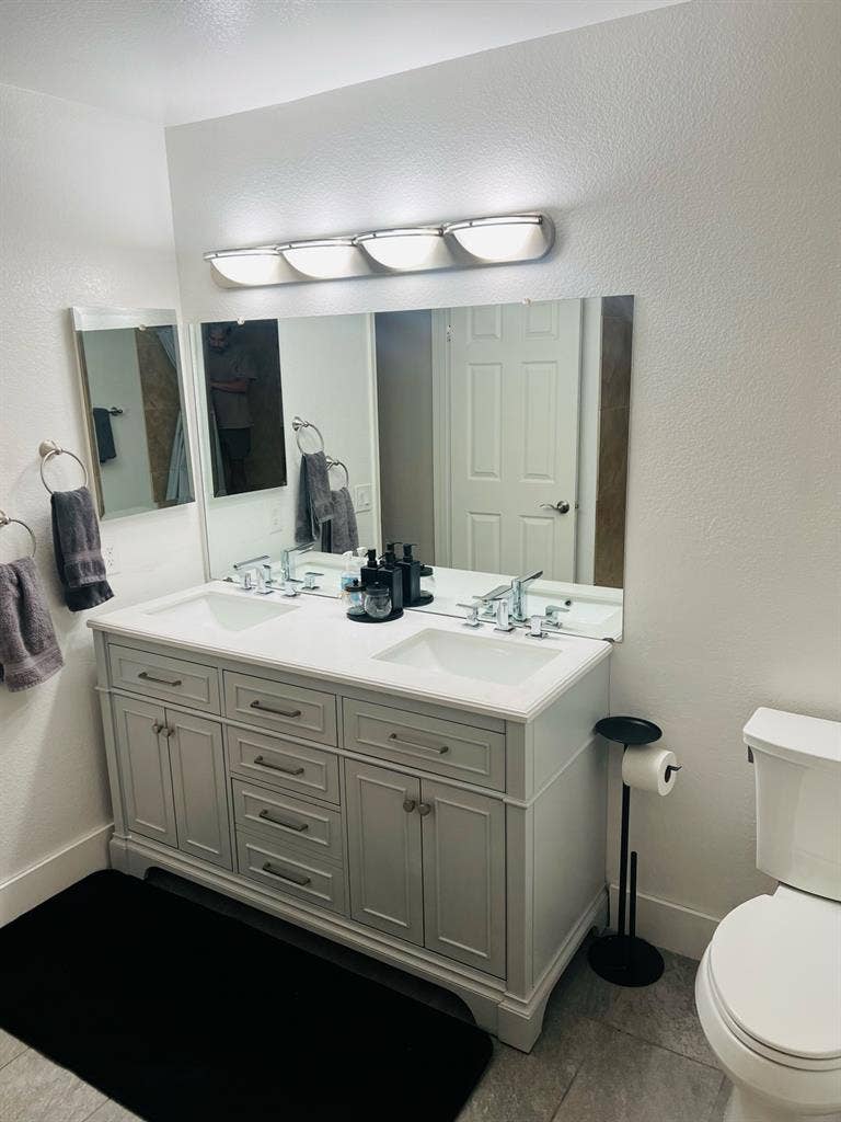 Master Bedroom Available - Phoenix