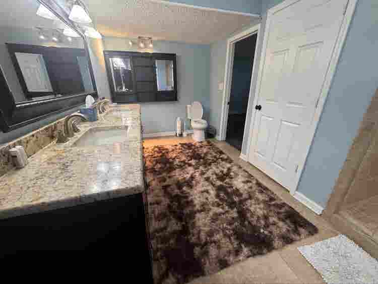 Large Bedroom-Private Bath