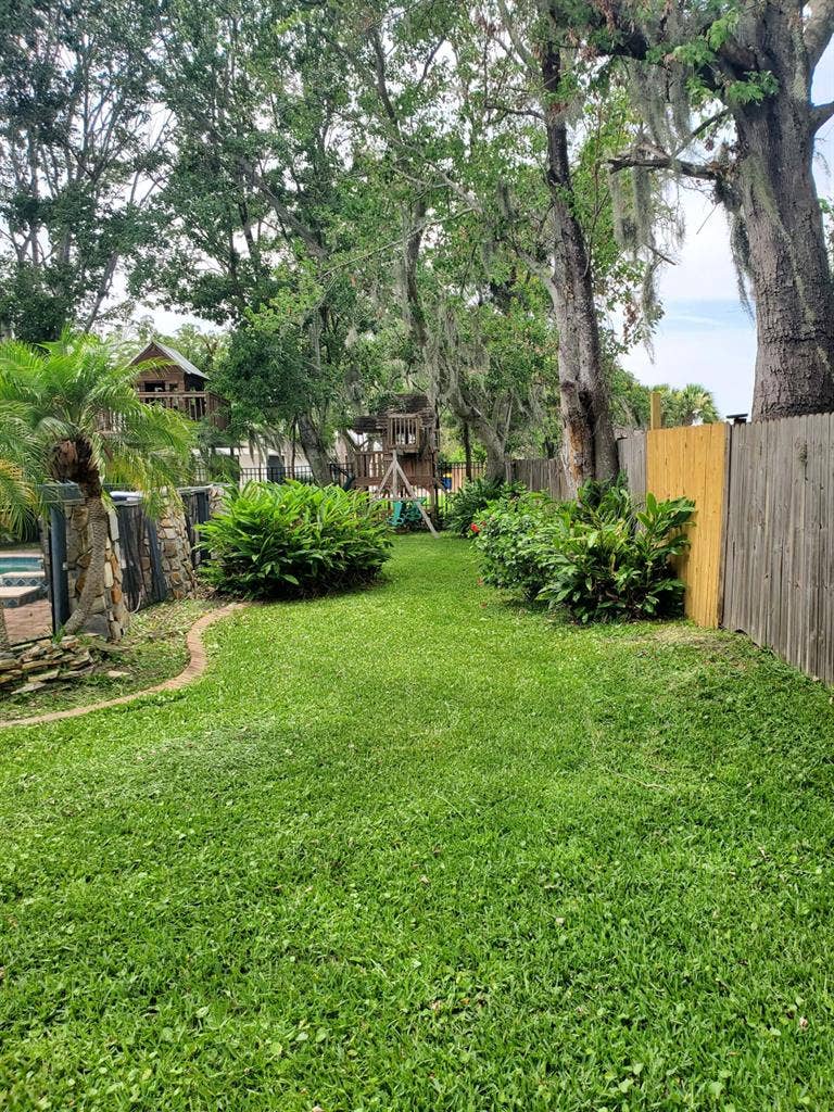 Large Bedroom-awesome private bath!