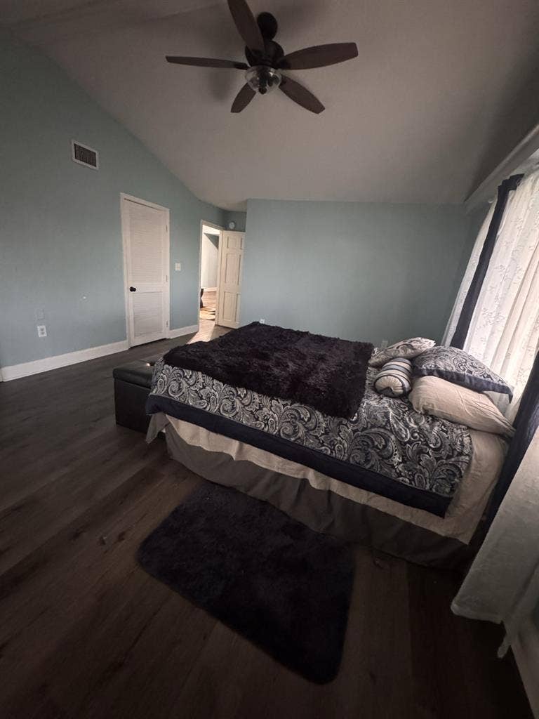 Large Bedroom-Private Bath