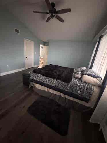 Large Bedroom-Private Bath