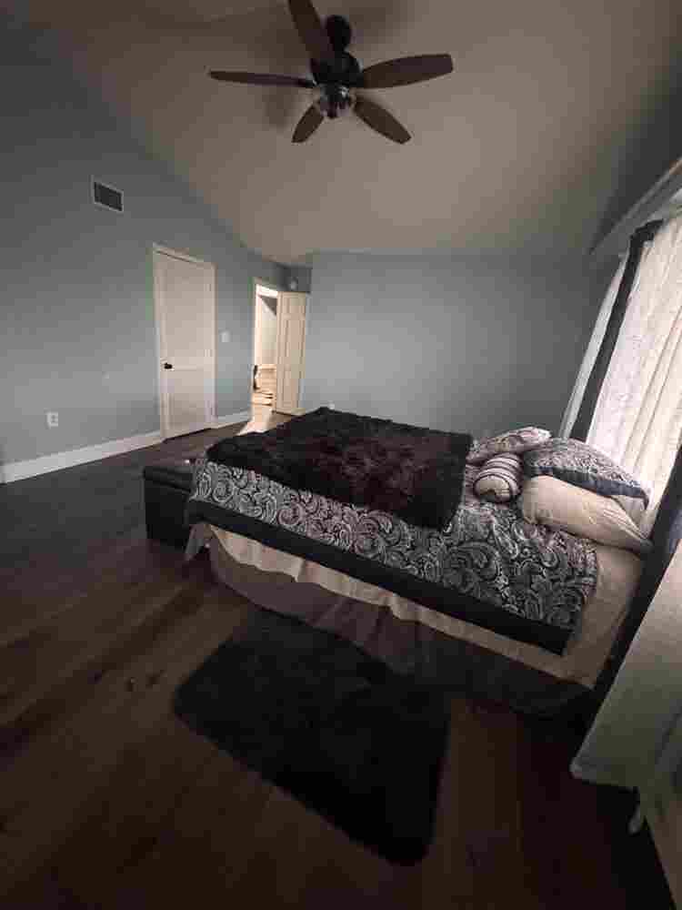 Large Bedroom-Private Bath
