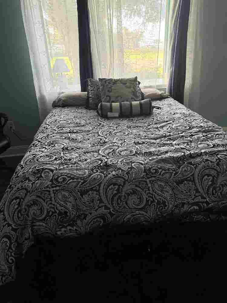 Large Bedroom-awesome private bath!
