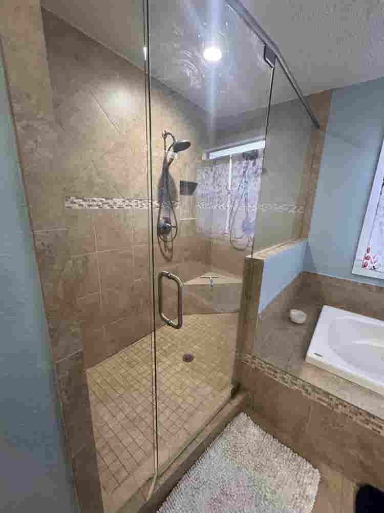 Large Bedroom-awesome private bath!