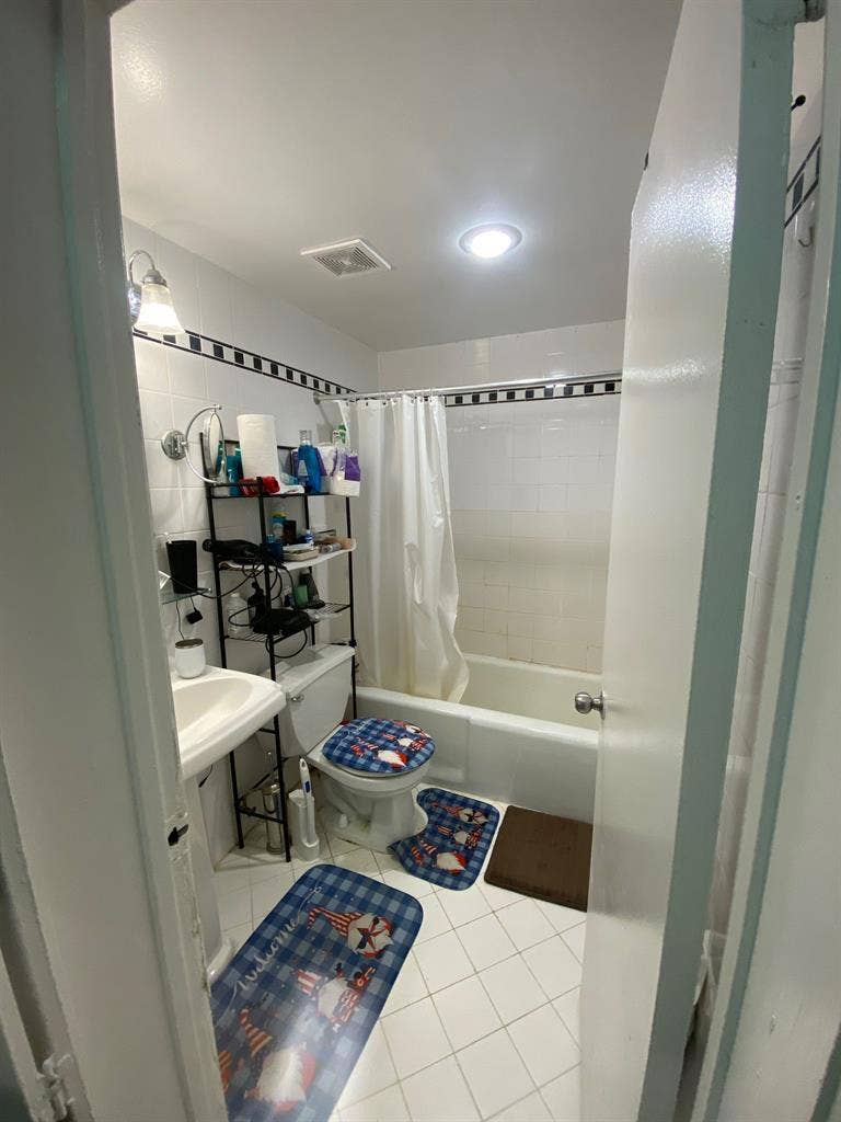 ✨Spacious Room in Midtown South✨