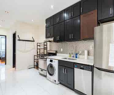 ✨Furnished Room Near Central Park✨