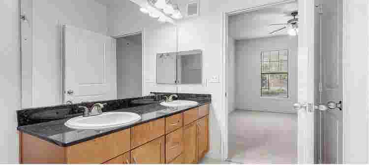Looking for Roomate