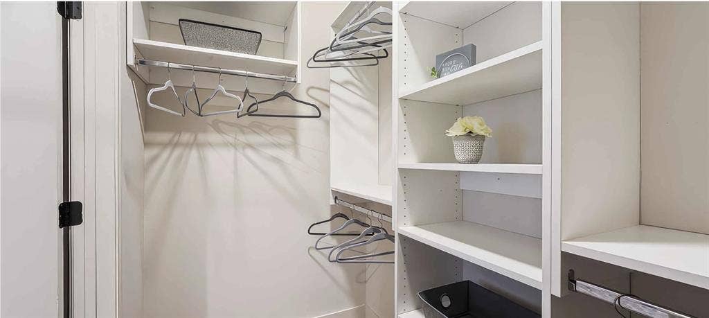 Looking for Roomate