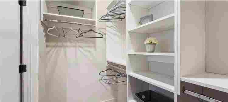 Looking for Roomate