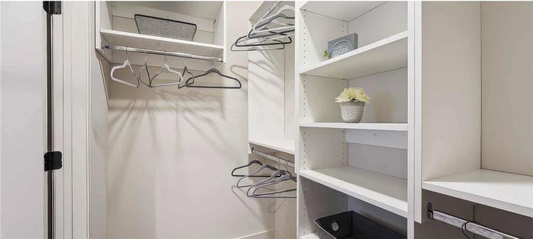 Looking for Roomate