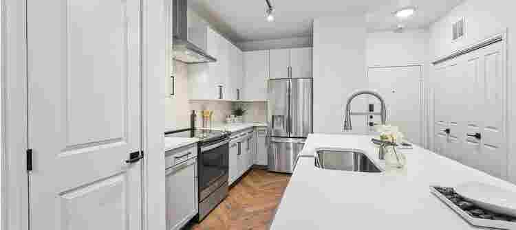 Looking for Roomate