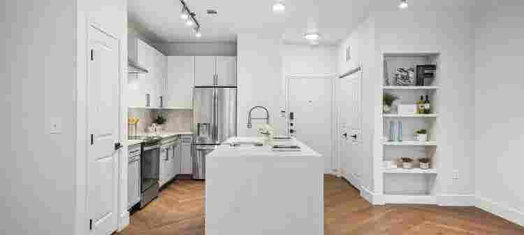 Looking for Roomate