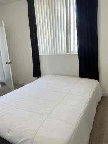 RENT ROOM RENTO HABITACIÓN AMOBLADA