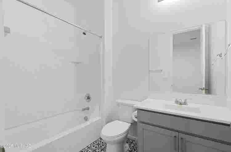 Looking for roommate