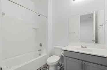 Looking for roommate