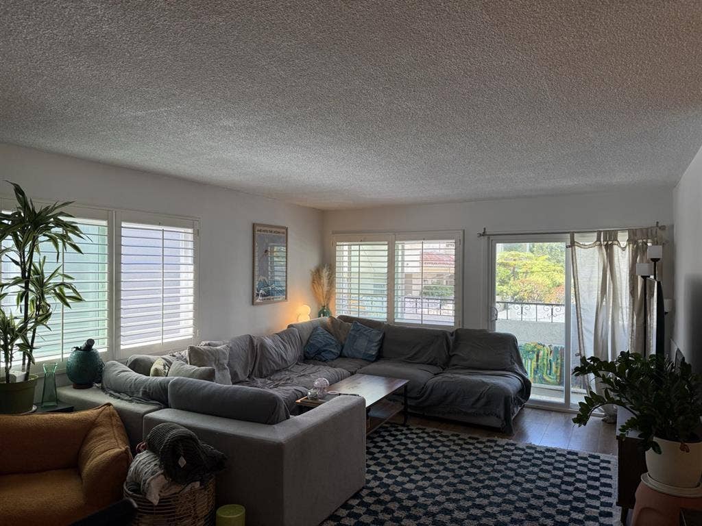 Room available in Santa Monica!!