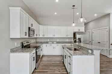 1 Bedroom and Bathroomm