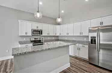 1 Bedroom and Bathroomm