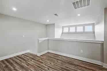 1 Bedroom and Bathroomm