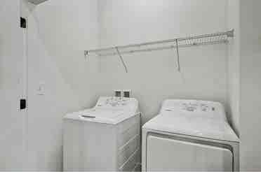 1 Bedroom and Bathroomm