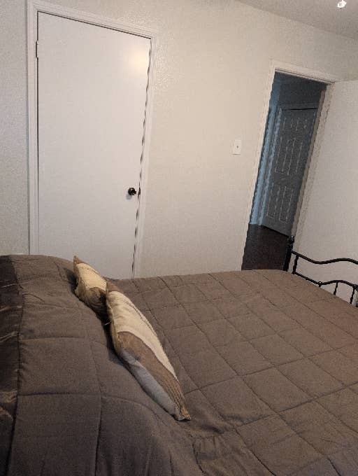 1 bedroom & bath, by Hospital Pkwy.
