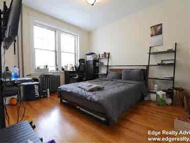 Bedroom available !
