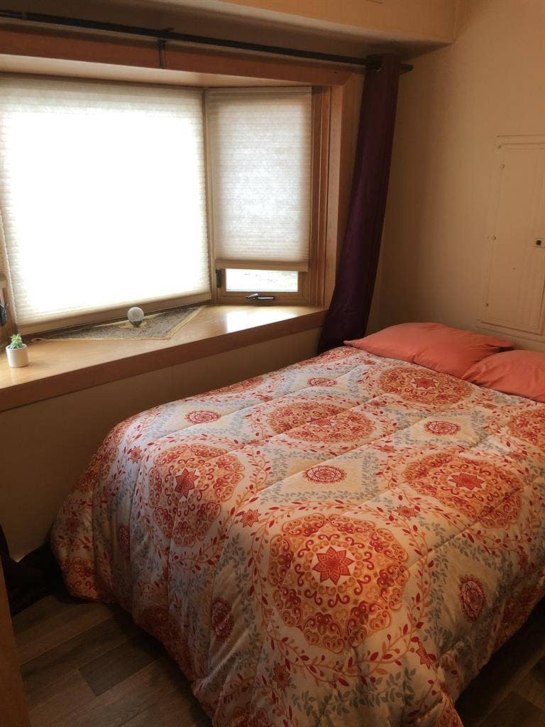 Female Housemate Wanted
