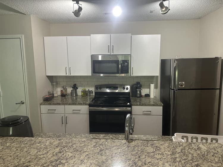Looking for roommate ASAP b