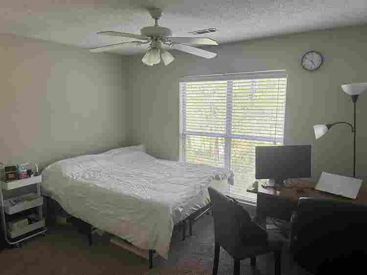 Looking for roommate ASAP b