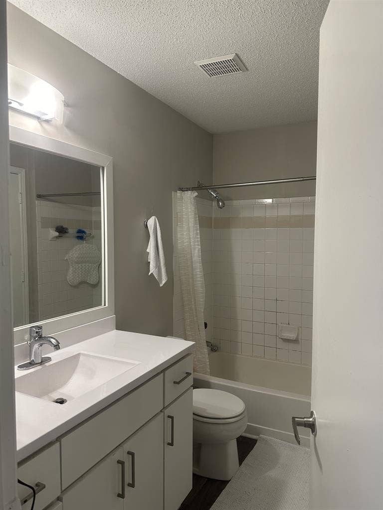 Looking for roommate ASAP b