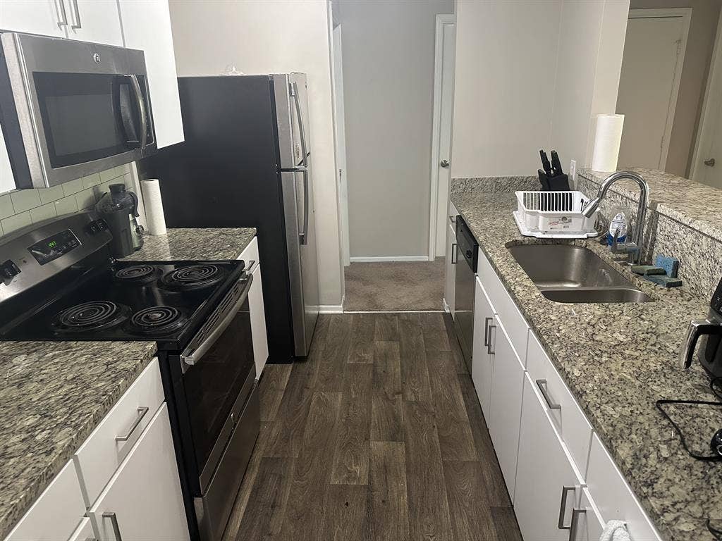 Looking for roommate ASAP b