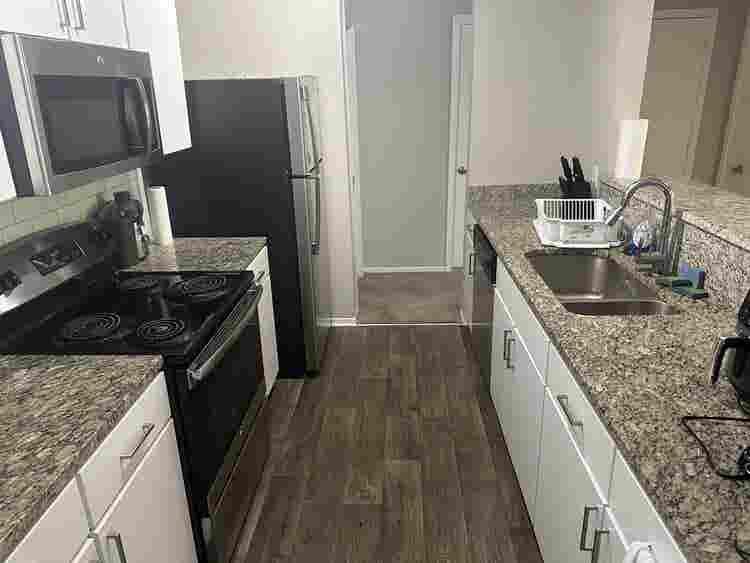 Looking for roommate ASAP b