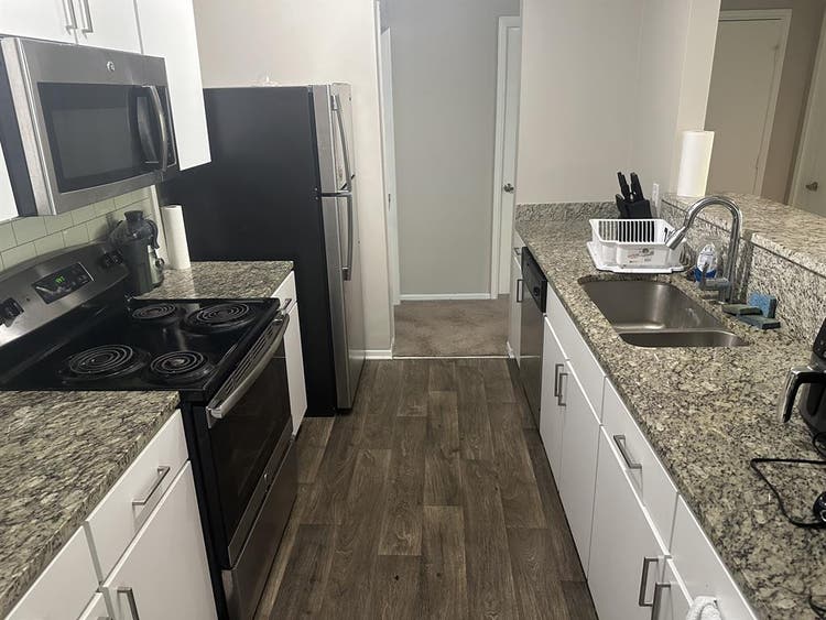 Looking for roommate ASAP b
