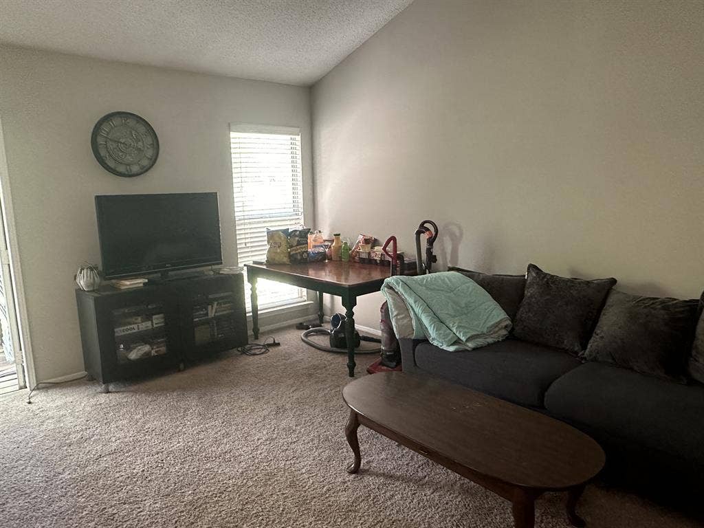 Looking for roommate ASAP b