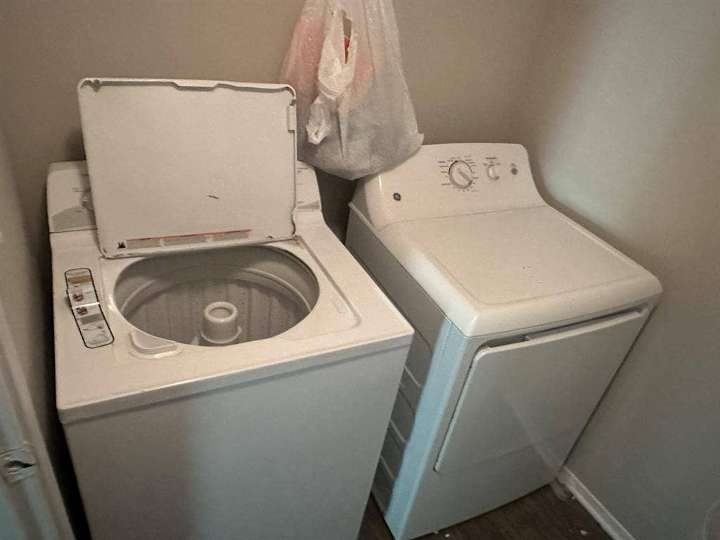 Looking for roommate ASAP b