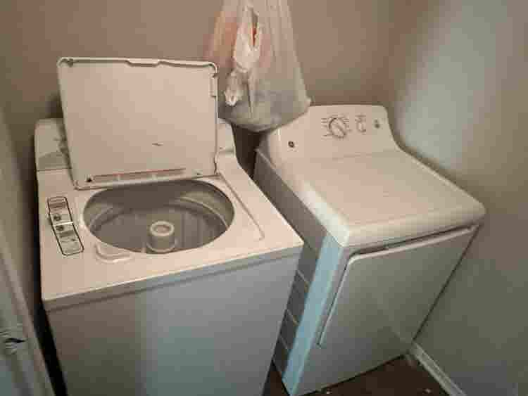 Looking for roommate ASAP b