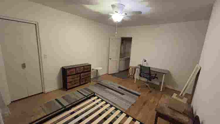 Room W Private Bath in 3bdr