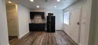 Huge Studio w/Loft Util. Inc!