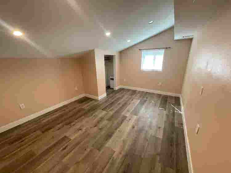 Huge Studio w/Loft Util. Inc!