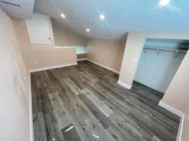 Huge Studio w/Loft Util. Inc!