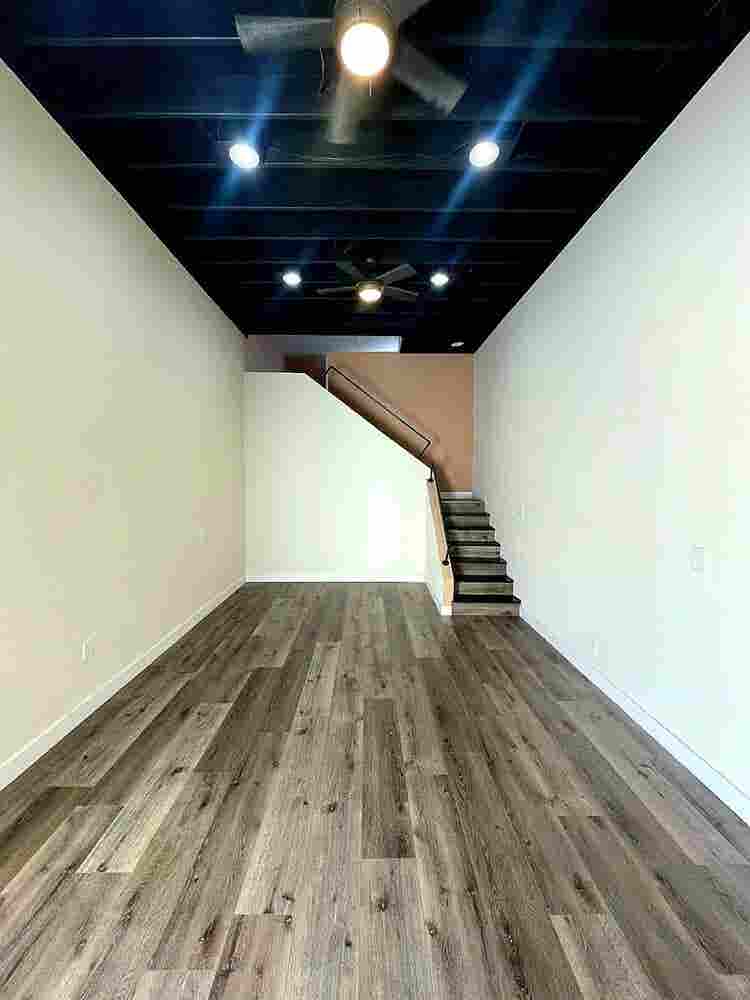Huge Studio w/Loft Util. Inc!