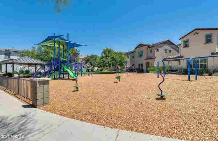 2 rooms for rent in Goodyear