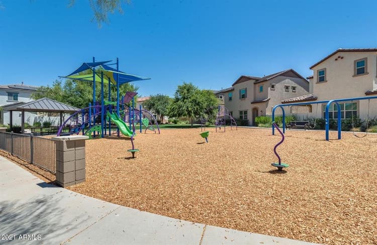 2 rooms for rent in Goodyear