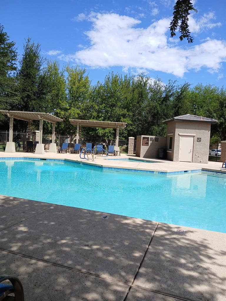 2 rooms for rent in Goodyear
