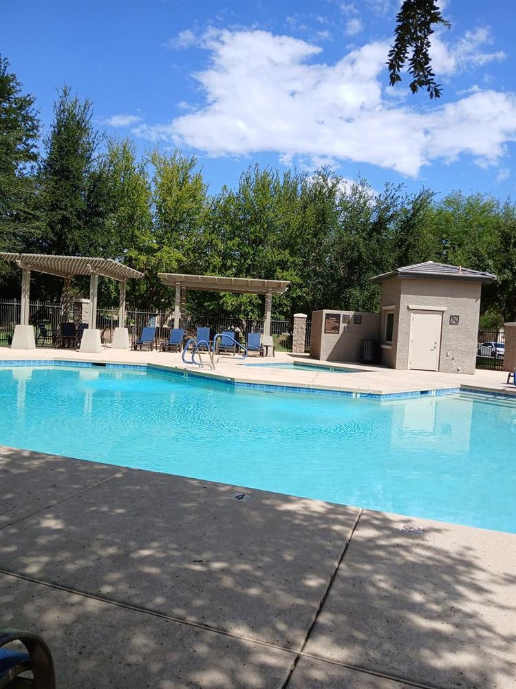 2 rooms for rent in Goodyear
