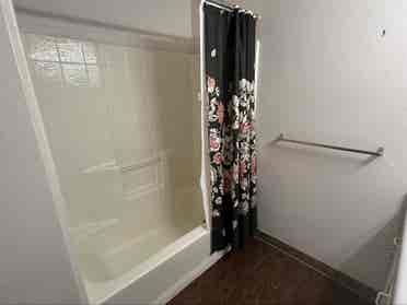 Looking for a female roommatee